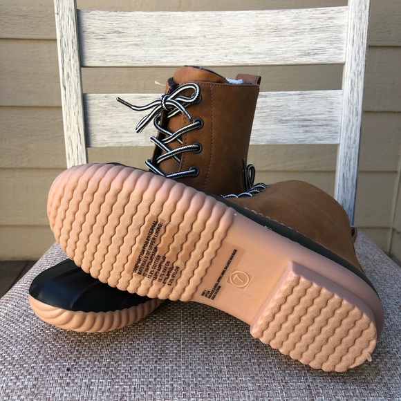 NIB sz 7 Upton Duck Toe Boot - Picture 8 of 13